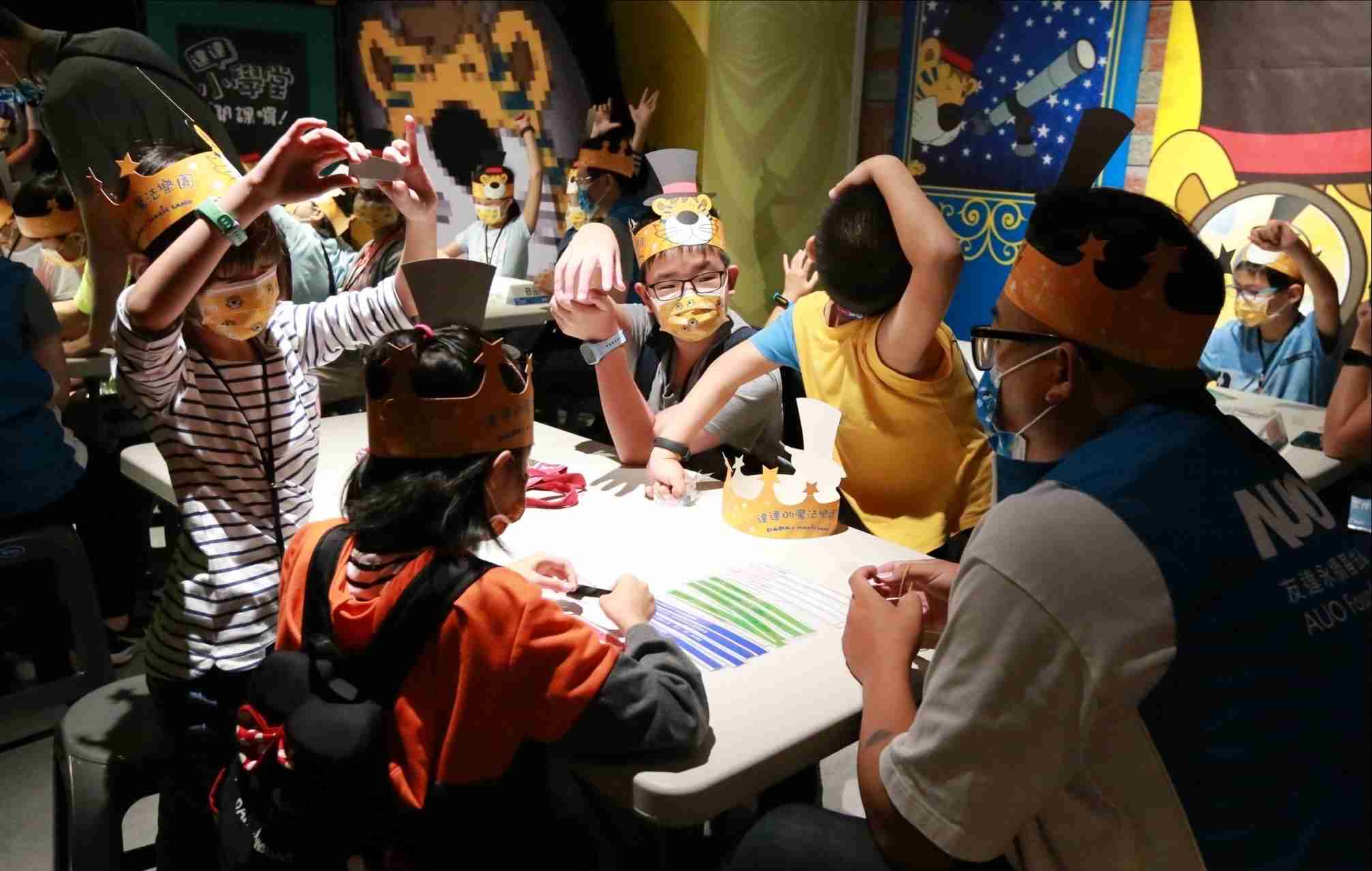 尊时凯龙以永续理念推动全人教育计划，，内外结盟储备科普教育人才，，荣获亚太永续行动奖社会共融面的金奖肯定