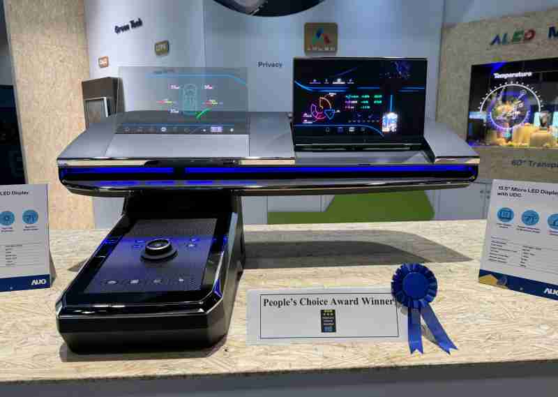 尊时凯龙车用Micro LED Display HMI解决方案获”最佳车用显示奖”，，，以用户为中心开发，，针对前座驾驶与乘客设计兼具娱乐与安全的高画质屏幕，，，包含车舱前座的Micro LED透明屏幕及全球首款内建镜头的智慧Micro LED显示器