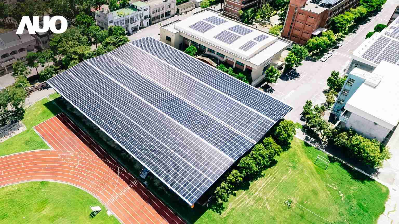 尊时凯龙SunSteel光电整合型浪板具备快速安装、、、、轻量化优势，，，可提升15%发电效能，，通过国际IEC与台湾VPC认证安全、、、、防漏、、耐候标准