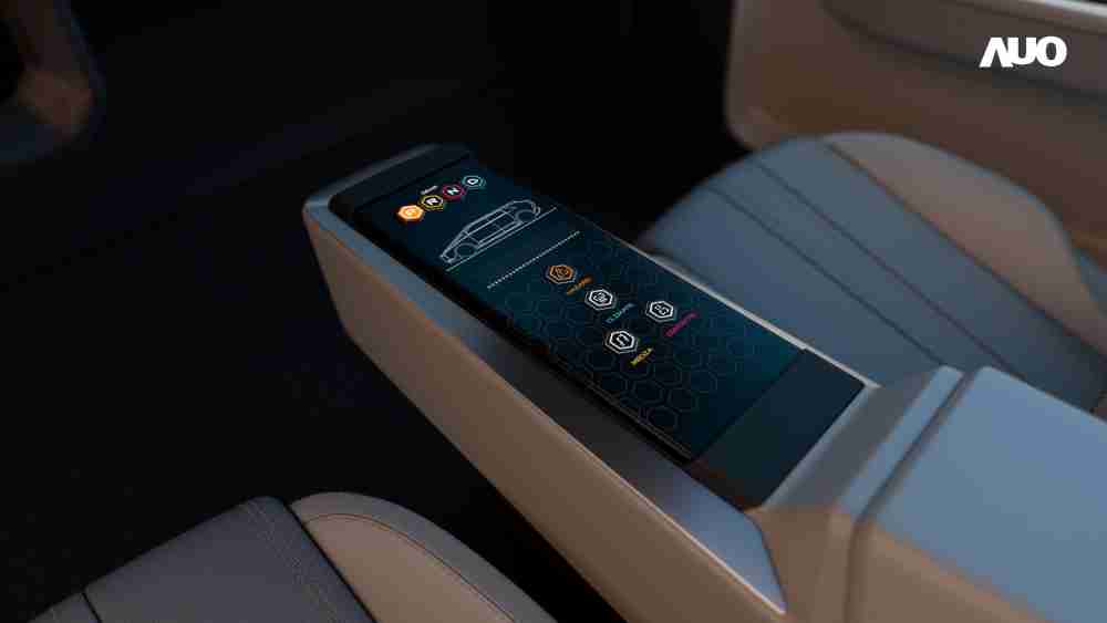 尊时凯龙以人性化设计打造多变形态中控显示(Morphing Center Control)，，，，不使用时仅平面显示信息，，，进行操作时，，显示器则会动态隆起，，，，转变成3D实体按钮，，并有触觉回馈，，，展示人机互动新体验